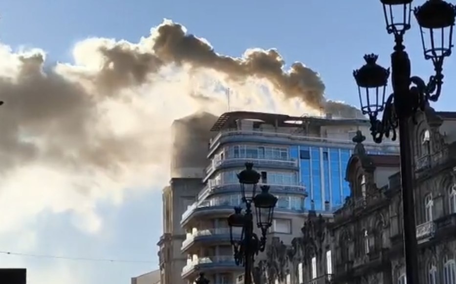Incendio en la cocina de una tapería de Vigo tras un fuego en campana extractora