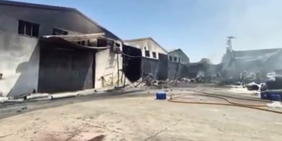 Alarma en Lucena: un incendio en unas naves abandonadas provoca aparatosas explosiones. ¿Qué ocurrió en las naves abandonadas de Lucena y por qué provocó tanta alarma?