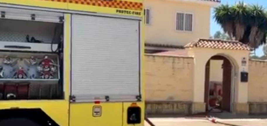Un incendio originado en una barbacoa deja dos heridos por humo en Valdelagrana