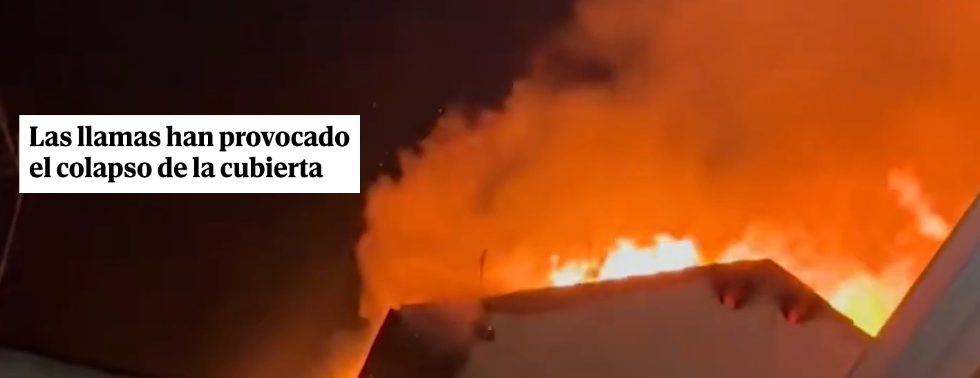 Un incendio en Chamberí derrumba el tejado de un edificio y obliga a desalojar a 15 vecinos sin causar heridos