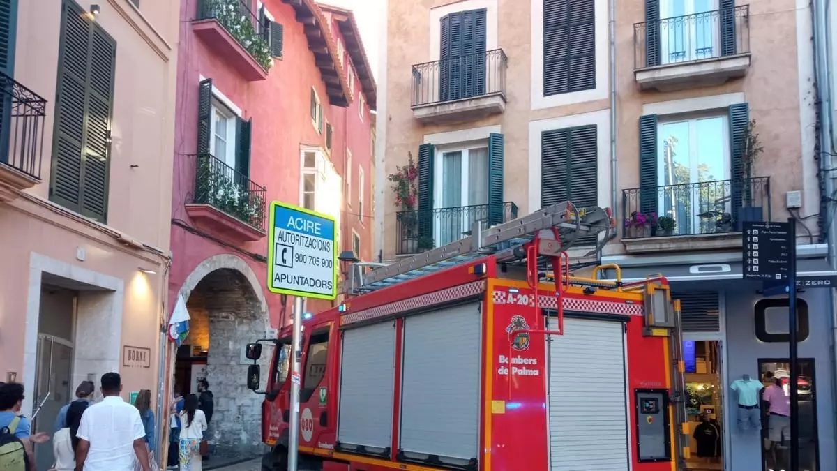 Un cuadro eléctrico se incendia en Palma y causa siete afectados por humo