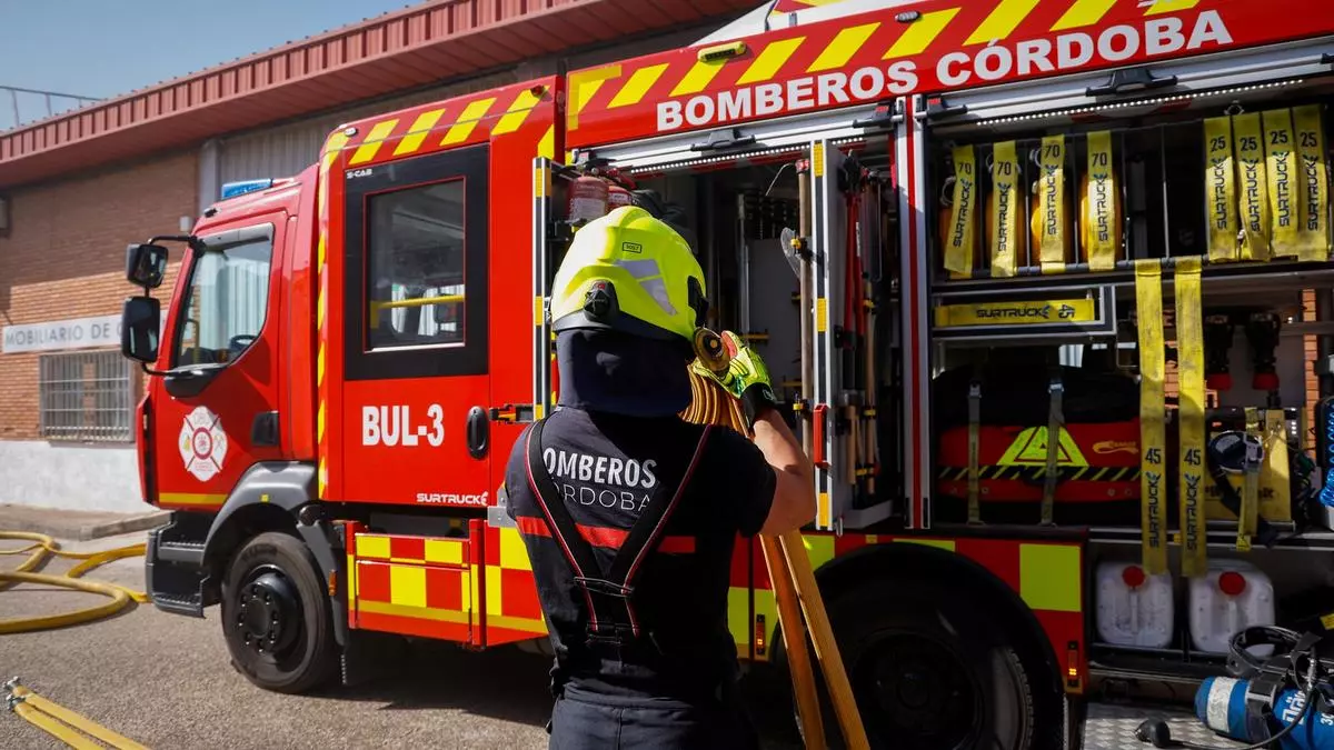 Incendio en un piso de Ciudad Jardín obliga a evacuar a seis vecinos tras la intervención de los bomberos