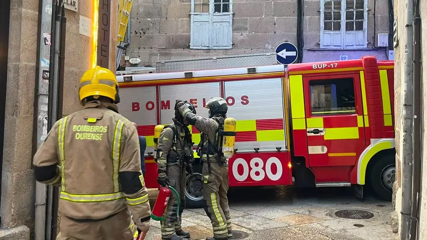 Fuego en el cuadro eléctrico del restaurante Mama de Ourense: intervención al límite y sin heridos