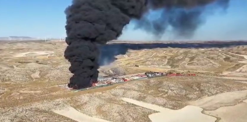 Alarma en La Puebla por un incendio en una planta de reciclaje de la A-2