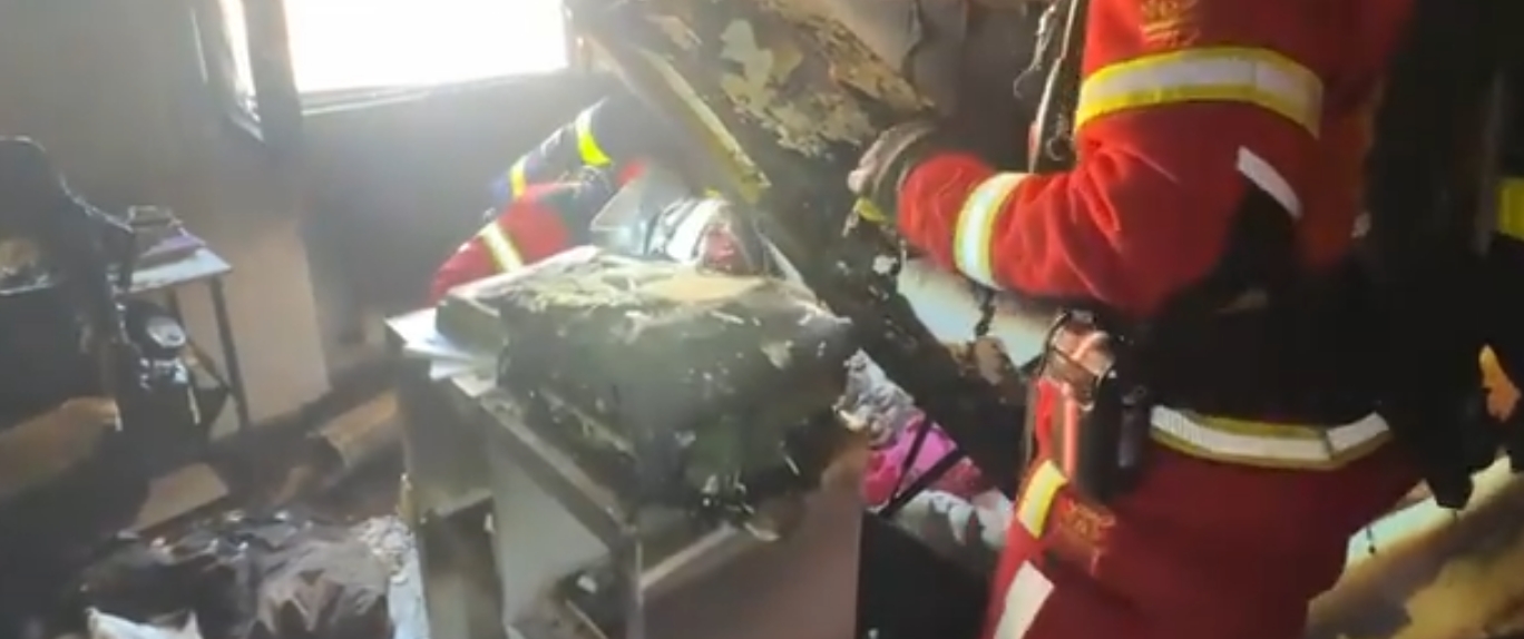 Fuego en la calle Camilo José Cela de Navalcarnero: se quema una vivienda sin víctimas