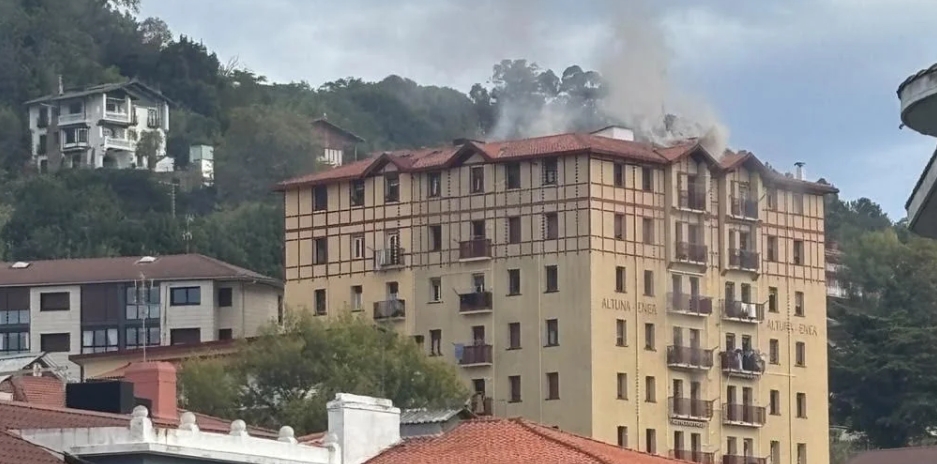Susto en Gros por el incendio de la campana extractora de una vivienda