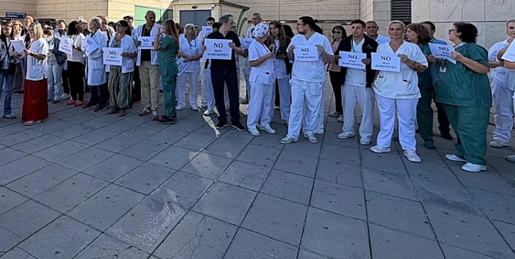 Protesta en el Clínico tras el caos vivido en Urgencias por el fallecimiento de un joven