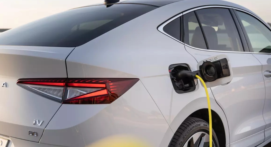 De secundario a imprescindible: el 80% de los hogares multivagón ya priorizan el coche eléctrico. El vehículo enchufable gana protagonismo