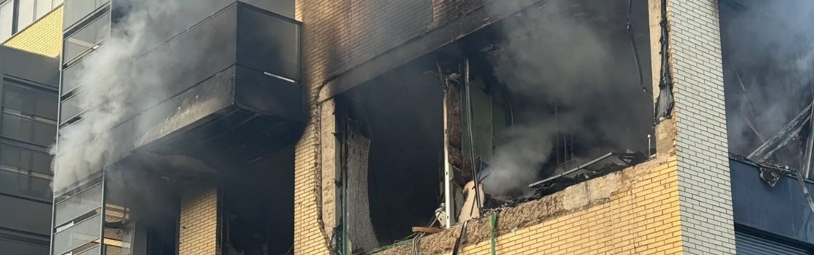 Alarma en Valdemoro: Una explosión en una casa genera un voraz incendio que afecta a un edificio de cuatro plantas