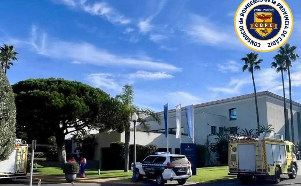 Incendio en un hotel de Novo Sancti Petri: atendido un trabajador por inhalación de humo